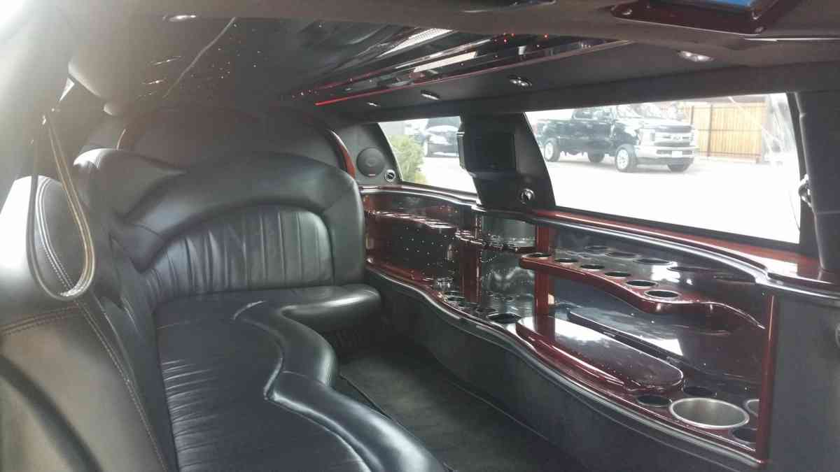 2008 Lincoln Town car limo for parts or complete - Pennsauken, New Jersey - FleaMarketBay
