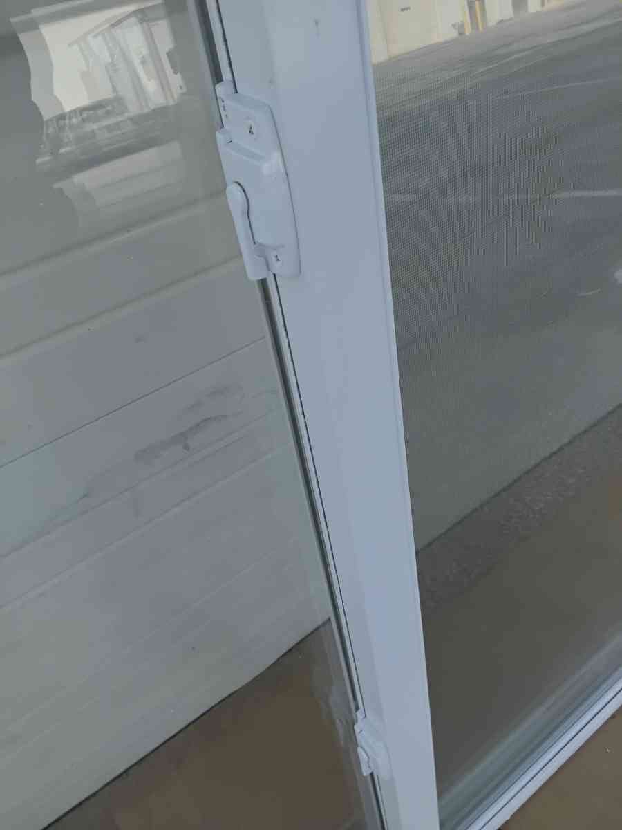 Nice White Window Double Locking 48 X 47 Very Clean Like New - Williamstown, New Jersey - FleaMarketBay