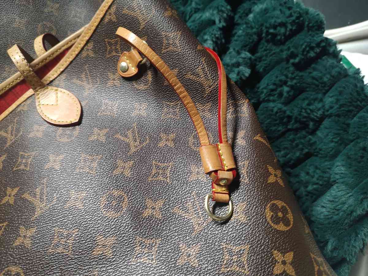 Large Louis Vuitton Neverfull shoulder bag - Saint Louis, Missouri - FleaMarketBay