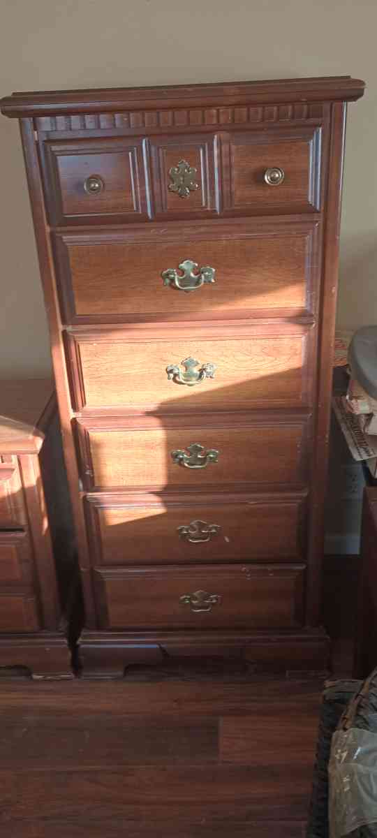 Bassett Dresser and Nite Stand - Bradley, Illinois - FleaMarketBay