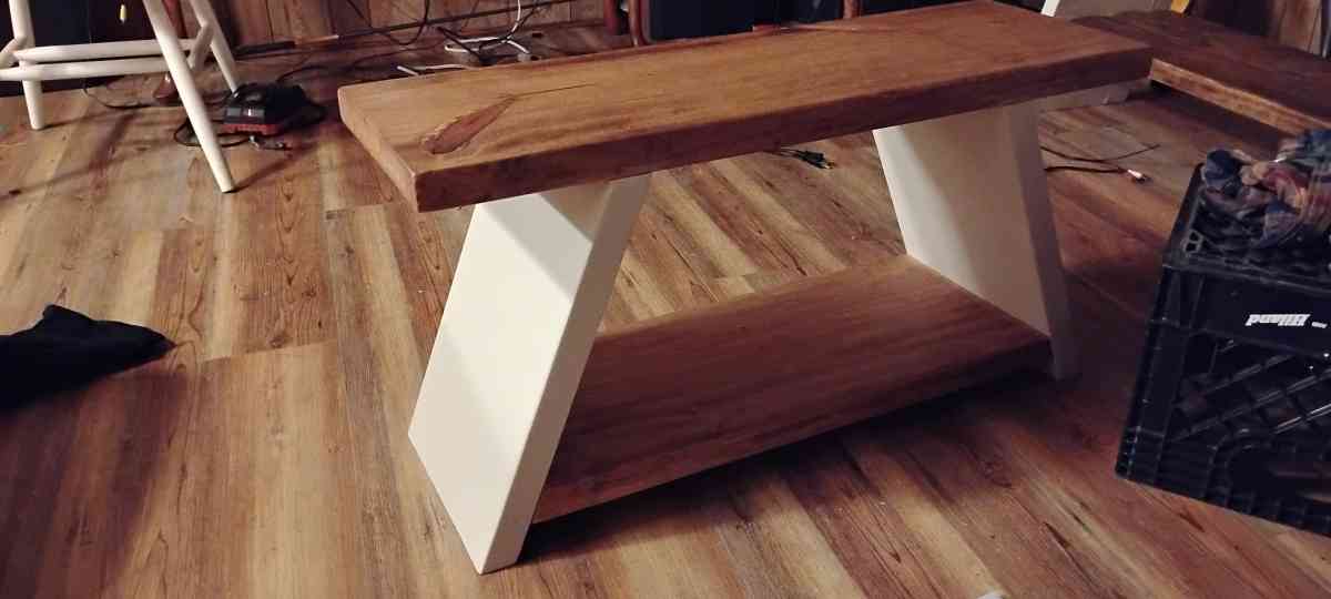 farmstead coffee table - Morven, Georgia - FleaMarketBay
