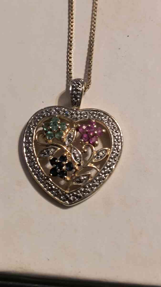 Gemstone Heart Necklace - Greenville, Illinois - FleaMarketBay
