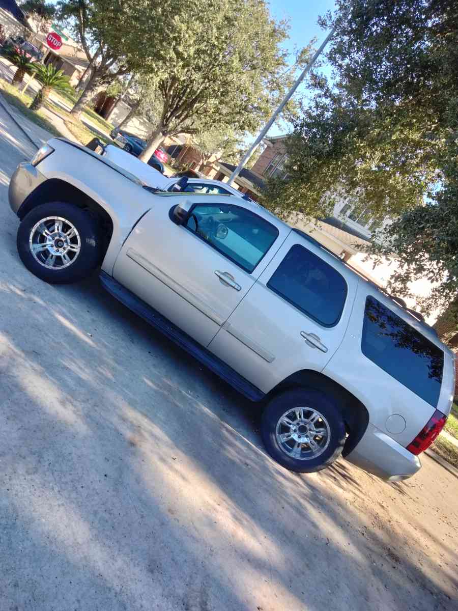 2009 Chevy Tahoe xl - Houston, Texas