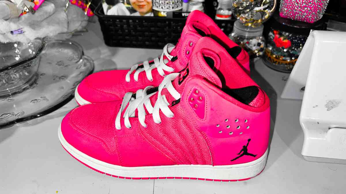 Hot Pink Nike Air Jordans - Des Moines, Iowa - FleaMarketBay