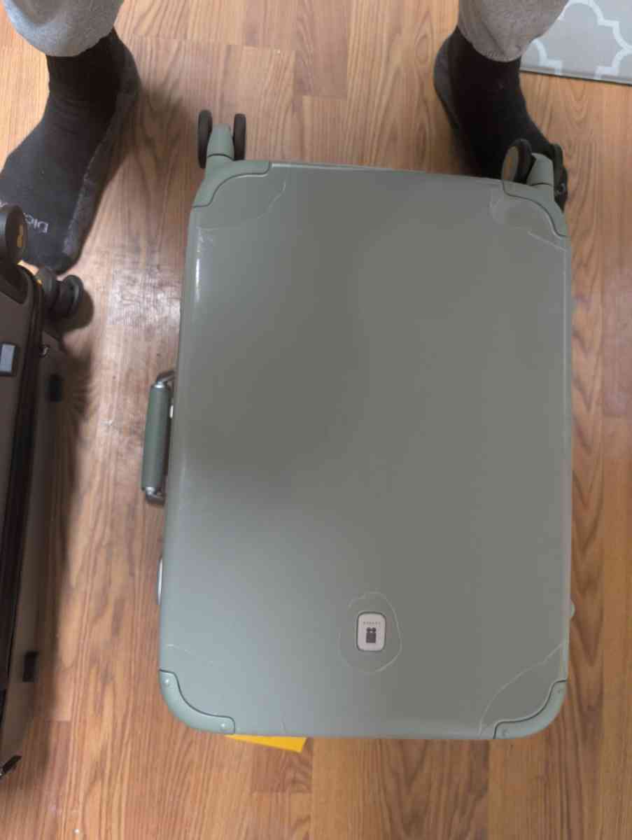 Two Level8 Carrying Suitcases - Richfield, Ohio - FleaMarketBay