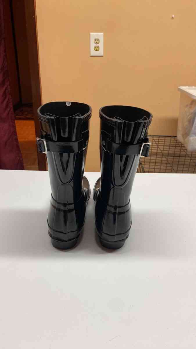 HUNTER Short Gloss Black MidCalf Rubber Rain Boots Size 8 - Frederick, Maryland - FleaMarketBay