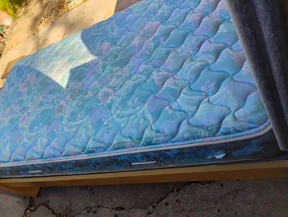 Twin Bed Frame - Baytown, Texas - FleaMarketBay