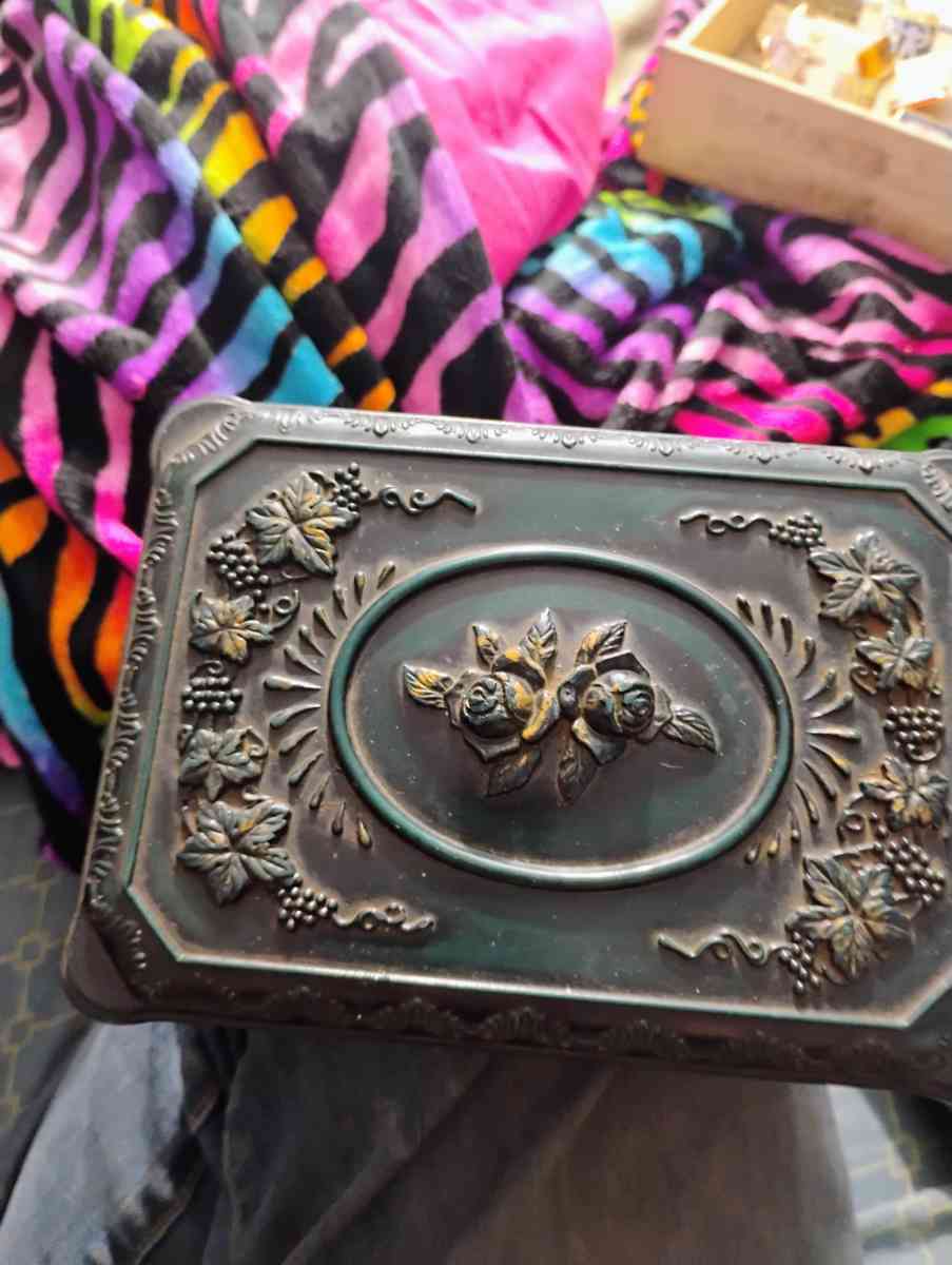 collection pins and vintage jewelry box - Rome, Georgia - FleaMarketBay