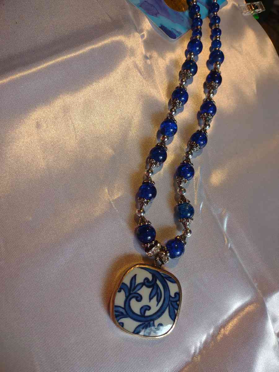 handmade beaded necklace - Abbeville, Alabama - FleaMarketBay