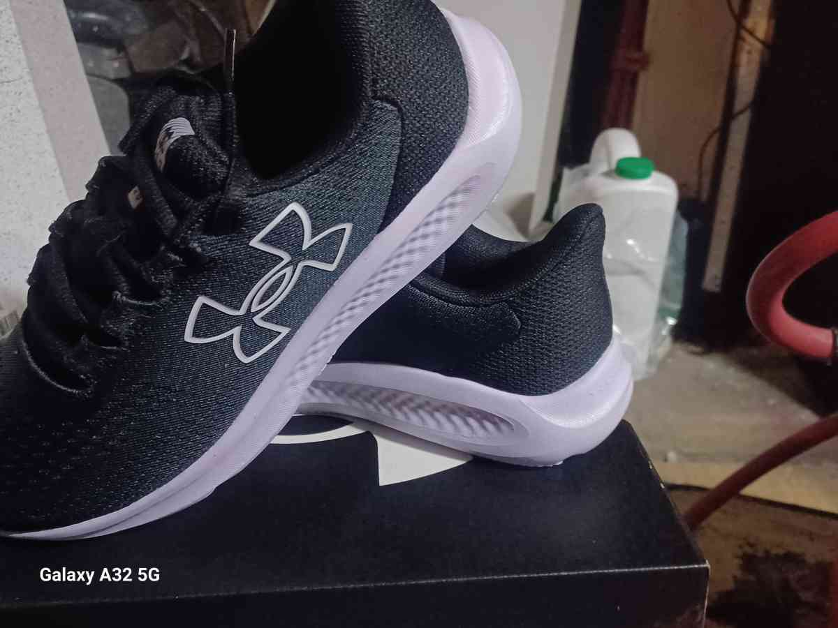 Under Armour Charged Prusuit - Glendale, Arizona - FleaMarketBay