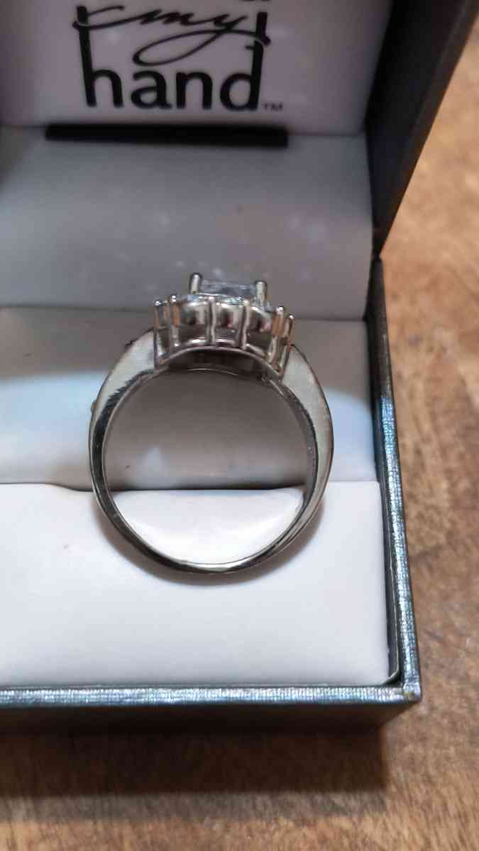 Avon Ring - Greenville, Illinois - FleaMarketBay