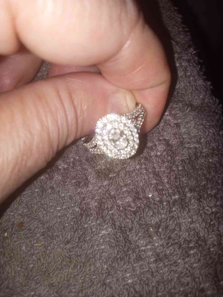 diamond wedding ring - Wallace, North Carolina - FleaMarketBay