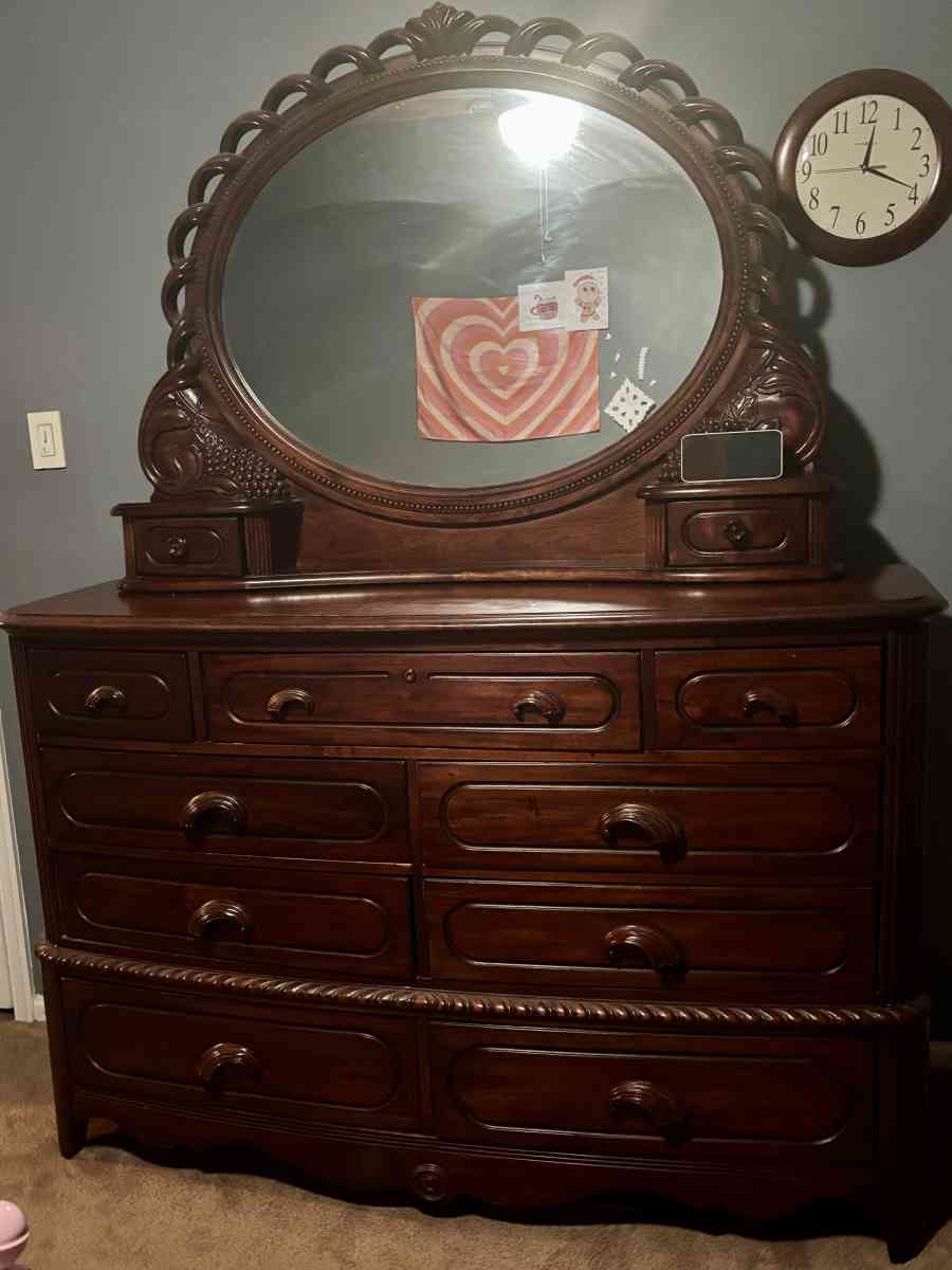 Vintage Dresser with Mirror - Fairless Hills, Pennsylvania - FleaMarketBay
