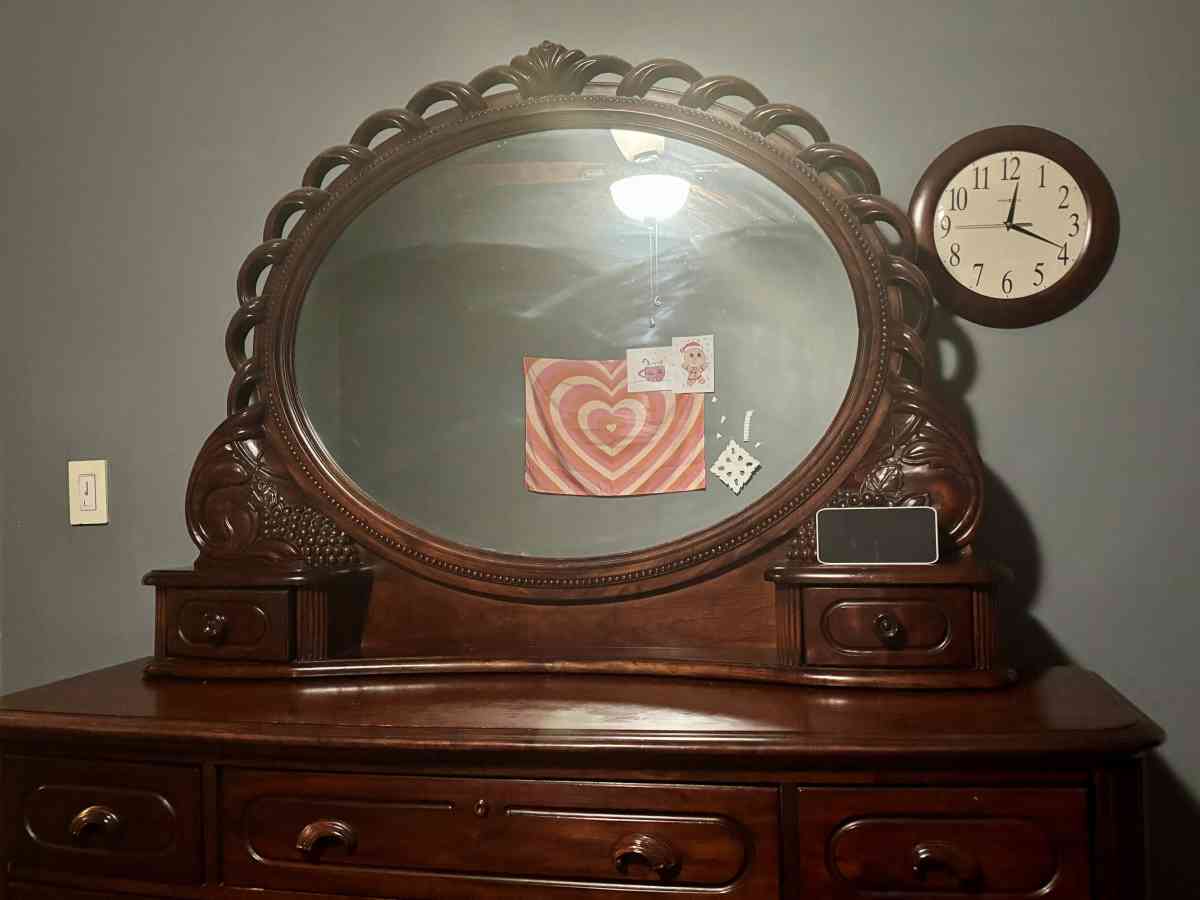 Vintage Dresser with Mirror - Fairless Hills, Pennsylvania - FleaMarketBay