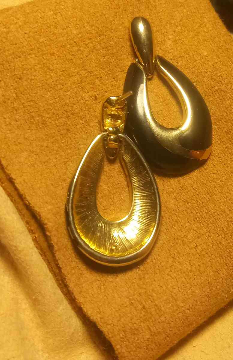 Earrings - Tacoma, Washington - FleaMarketBay