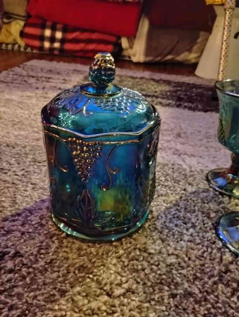 choice piece blue carnival glass - Vine Grove, Kentucky - FleaMarketBay