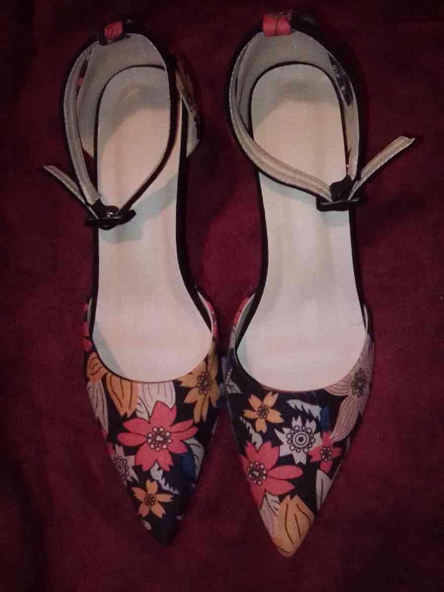 floral hells never worn - Orange Lake, Florida - FleaMarketBay