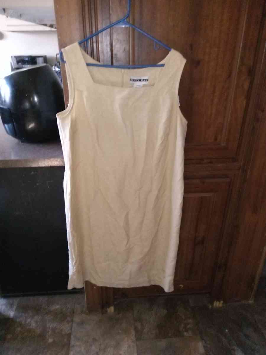 tan dress - Camden, Arkansas - FleaMarketBay