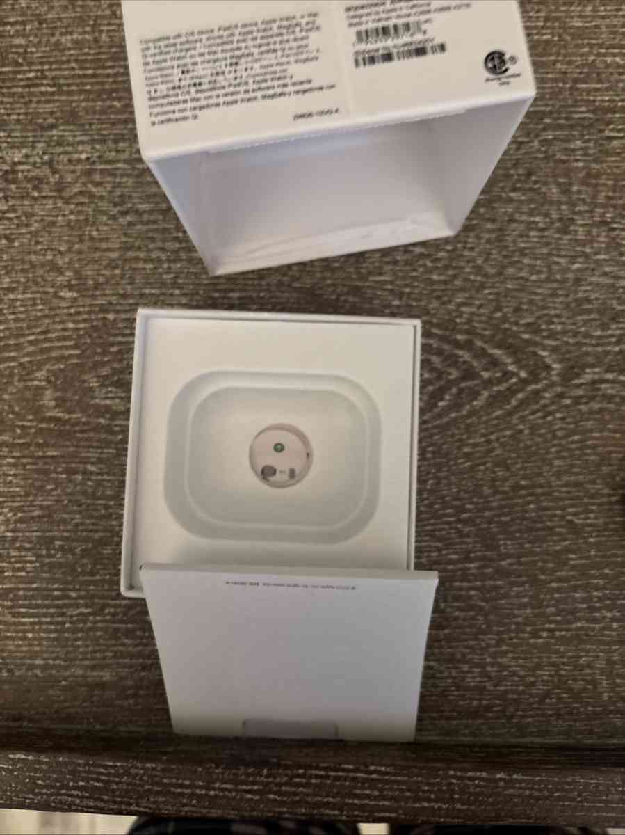 AirPod pros - Gilbert, Arizona - FleaMarketBay
