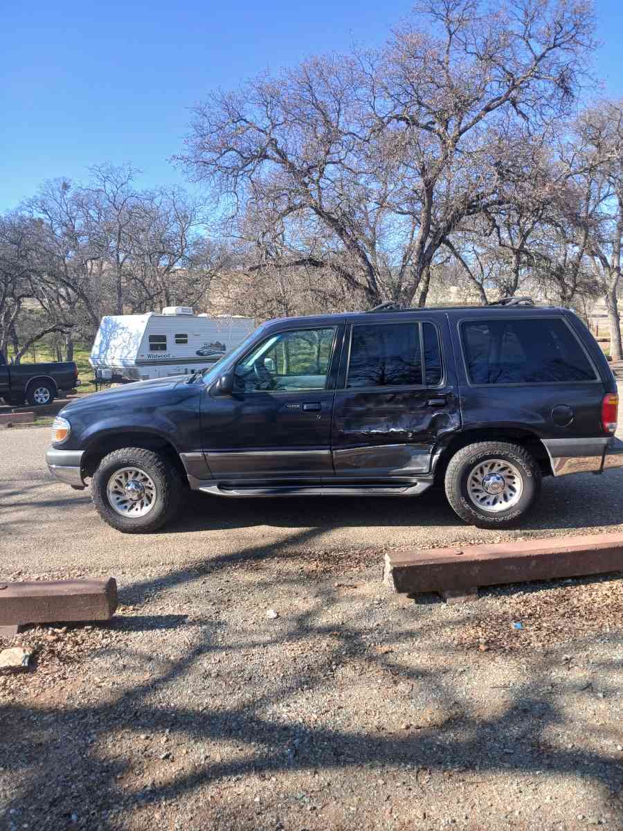 2000 Ford Explorer 2WD V6 40Liter - Stockton, California - FleaMarketBay