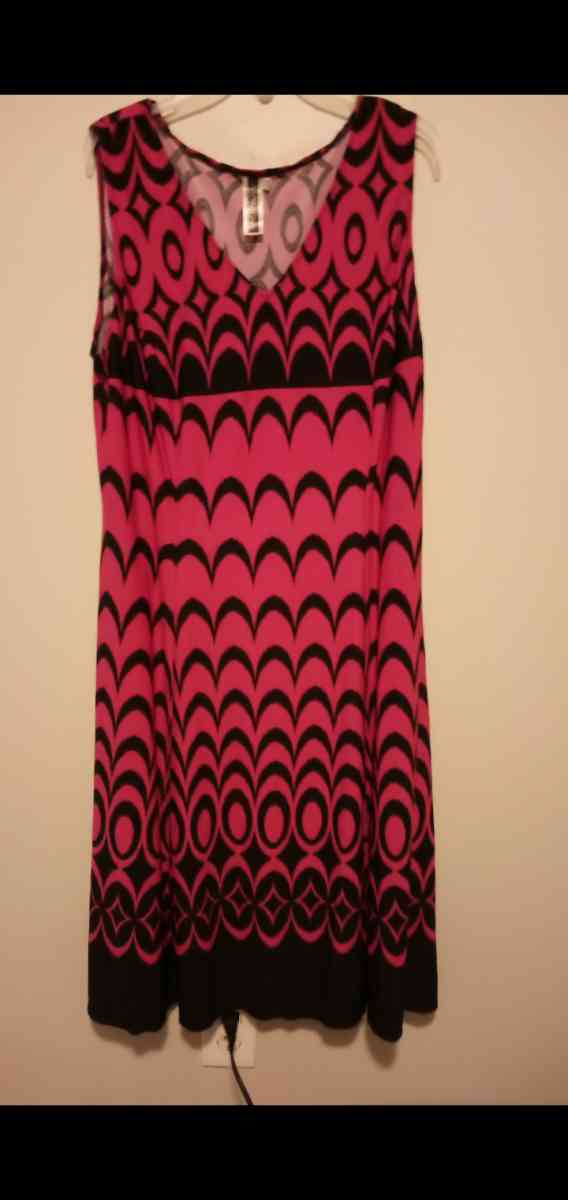 Womens Sleeveless 18 Wide Pullover V Neck Dress - Lithonia, Georgia - FleaMarketBay