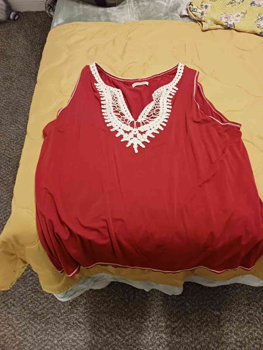 clothes n pj hookie - Porterville, California - FleaMarketBay