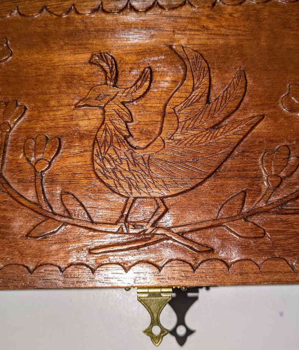 Vintage wooden jewelry box - Shenandoah, Virginia