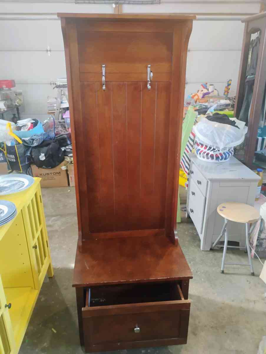 coat cabinet - Indianapolis, Indiana