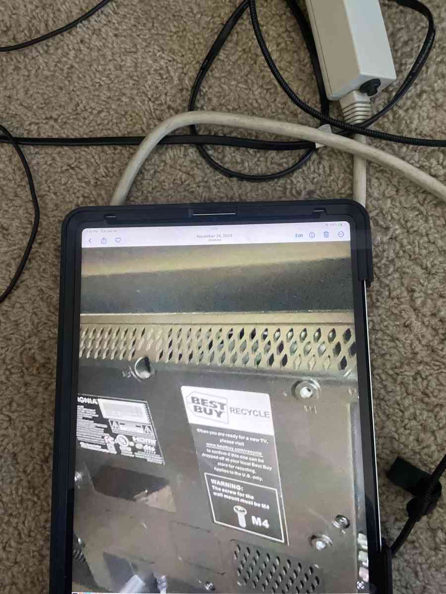 32 inch insignia Smart TV - De Pere, Wisconsin - FleaMarketBay