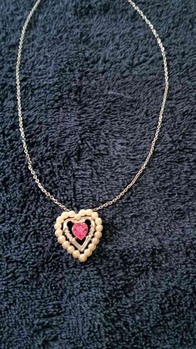 Vintage Avon Pink Heart Necklace - Greenville, Illinois - FleaMarketBay