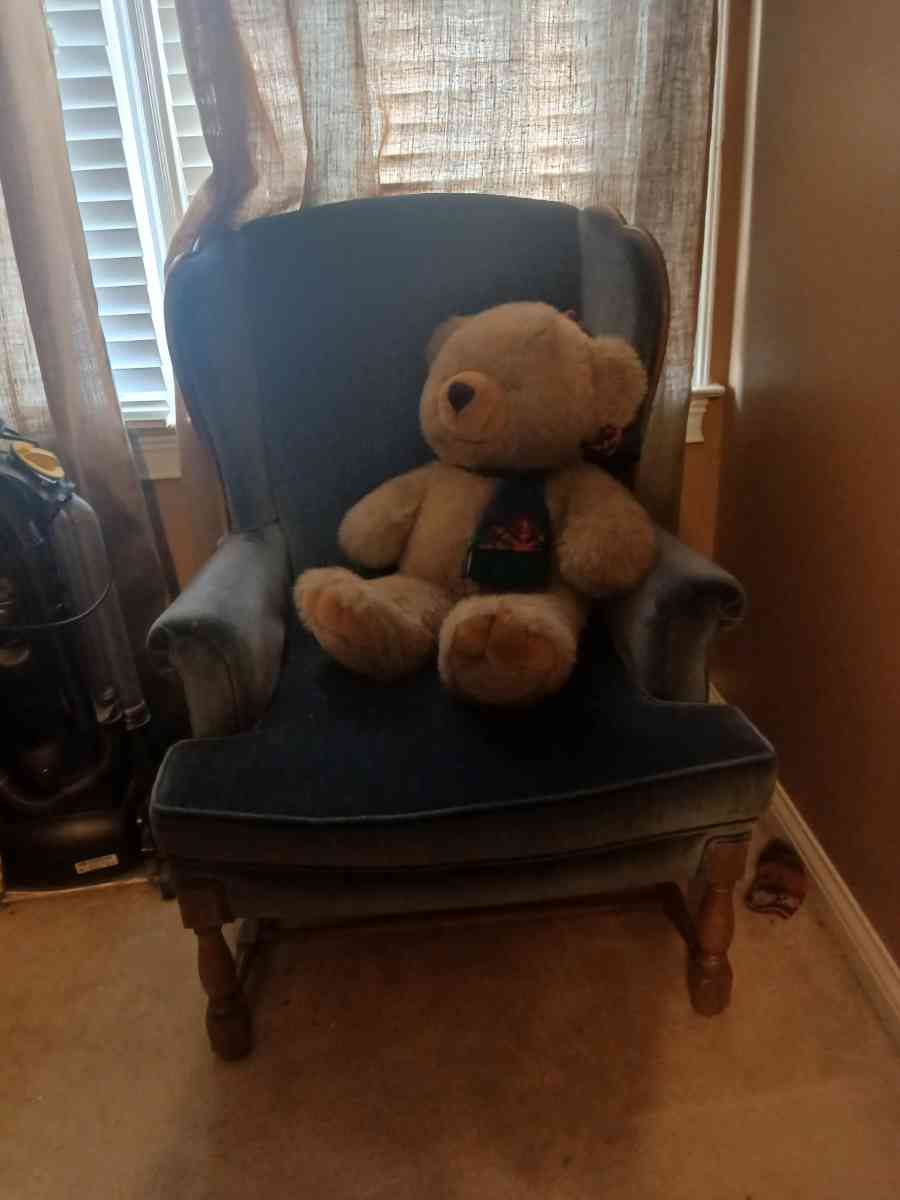 chairs and couches - Huntsville, Alabama - FleaMarketBay