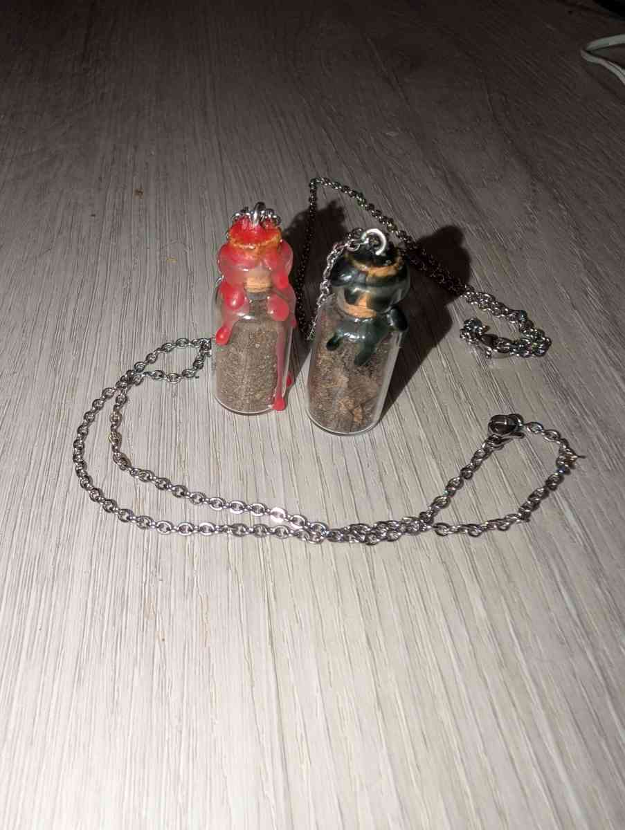 necklaces Salem dirt - Falls Church, Virginia - FleaMarketBay