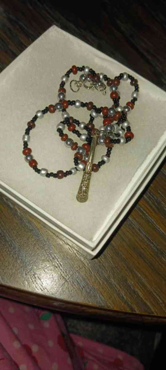 all handmade these necklaces - Detroit, Maine - FleaMarketBay