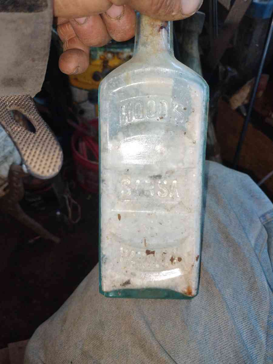 Hoods Sarsaparilla bottle - Winlock, Washington - FleaMarketBay