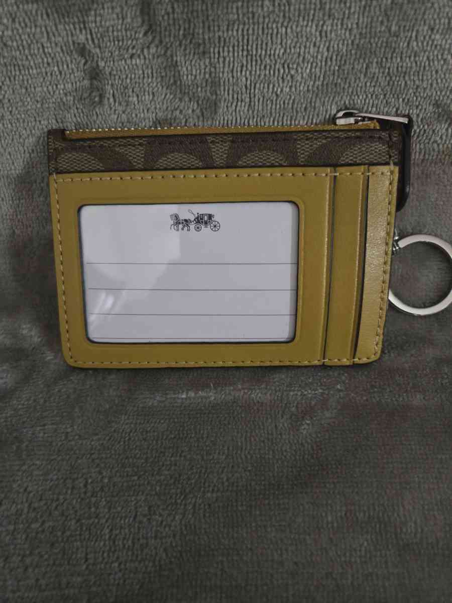 COACH SIGNATURE CS PVC MINI ID SKINNY SV  KHAKI  PETAL - Hialeah, Florida - FleaMarketBay