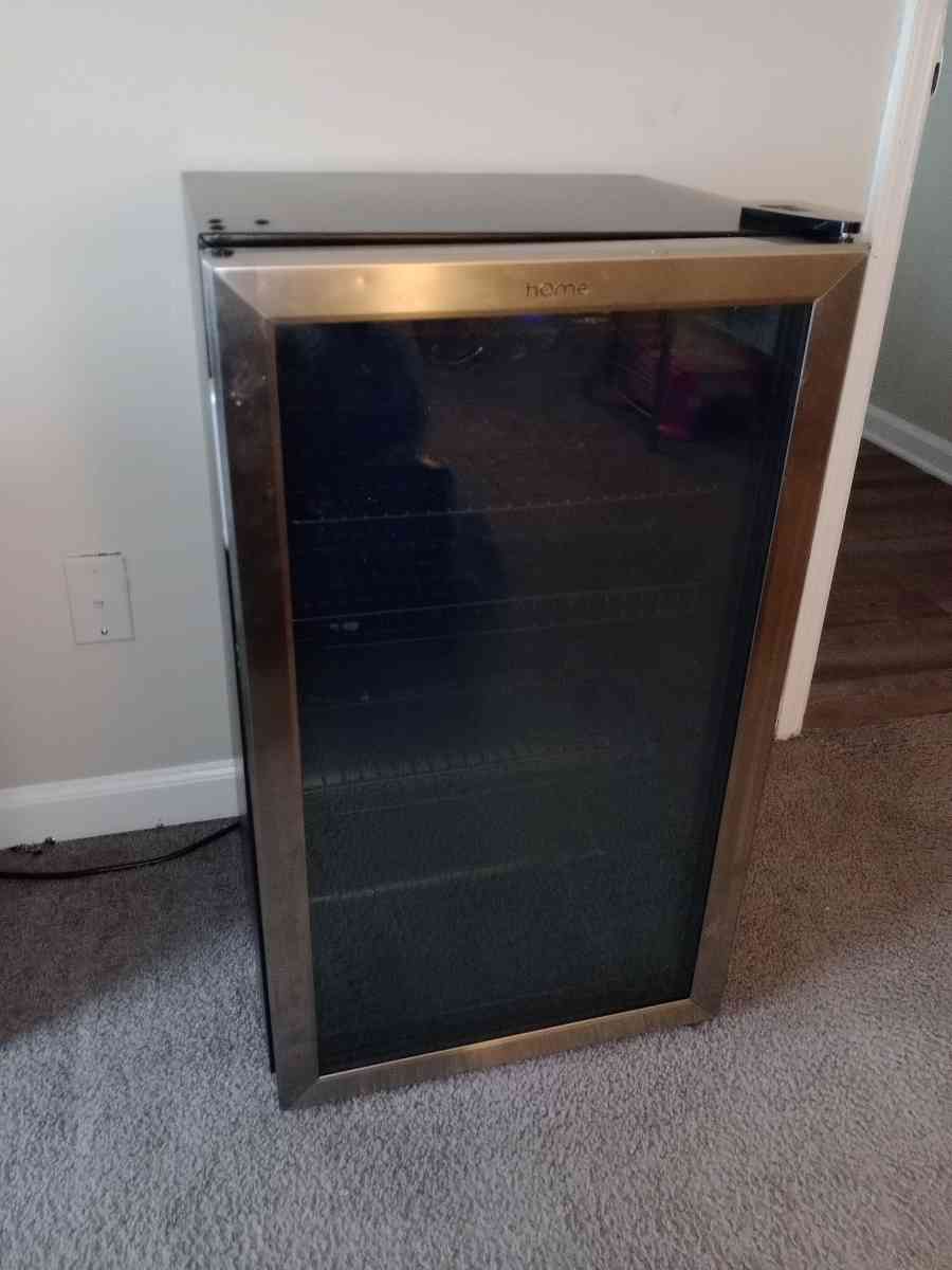 Mini Fridge with Glass Door - Ellenwood, Georgia - FleaMarketBay