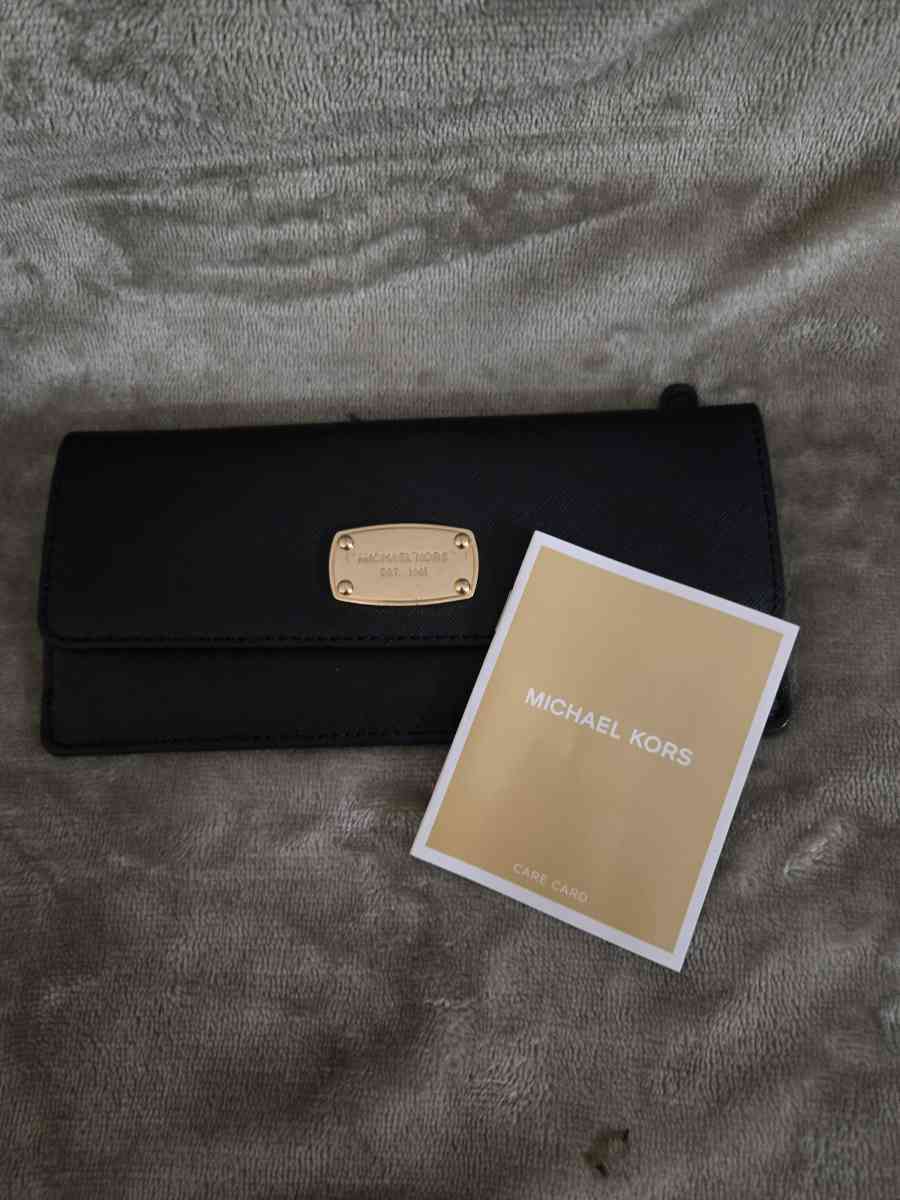 MICHAEL KORS BLACK SAFFIANO LEATHER SNAP WALLET - Hialeah, Florida - FleaMarketBay