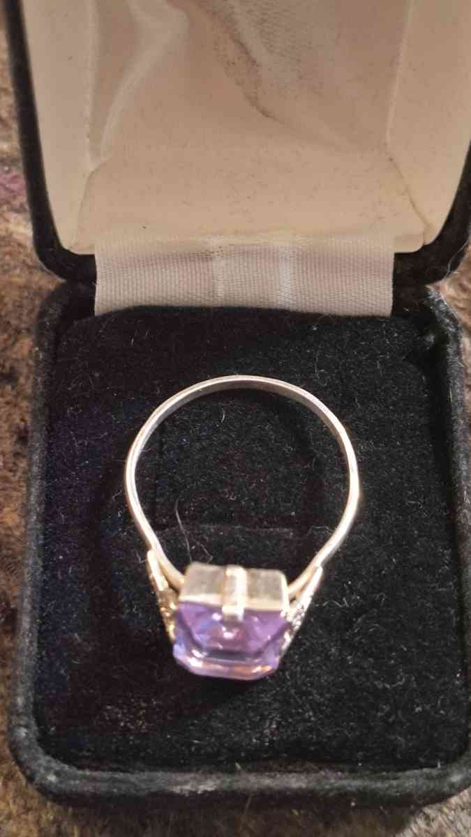 Beautiful Amethyst Ring - Greenville, Illinois - FleaMarketBay