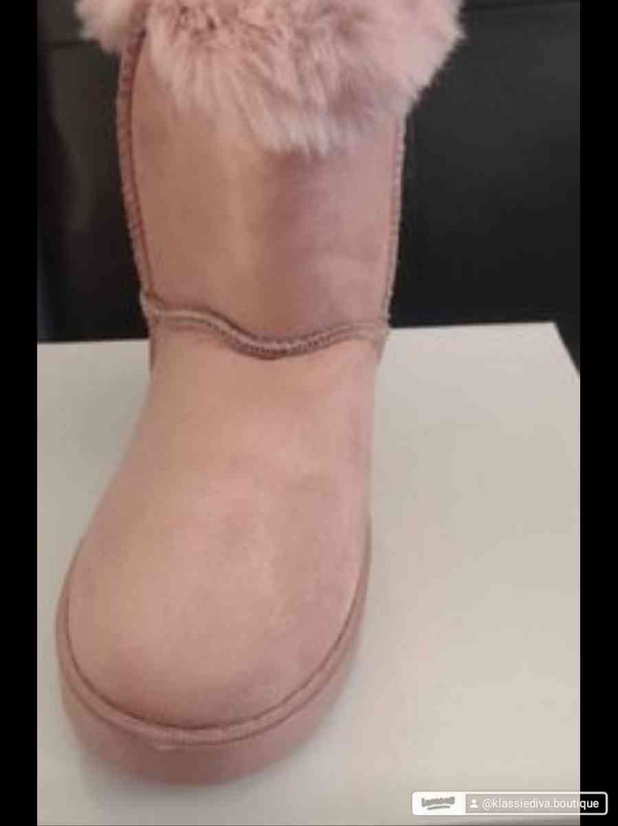 winter boots - Santa Ana, California