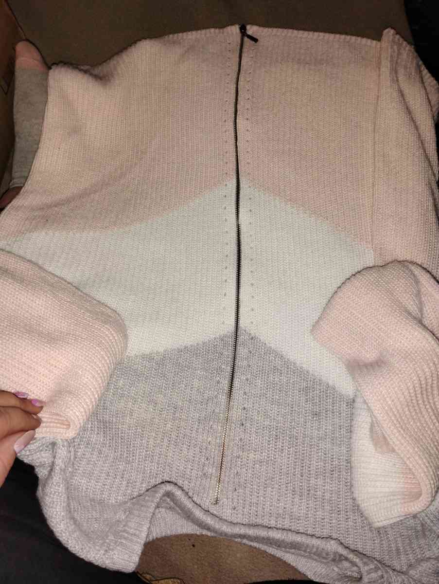 Sweater - Jefferson, Wisconsin - FleaMarketBay