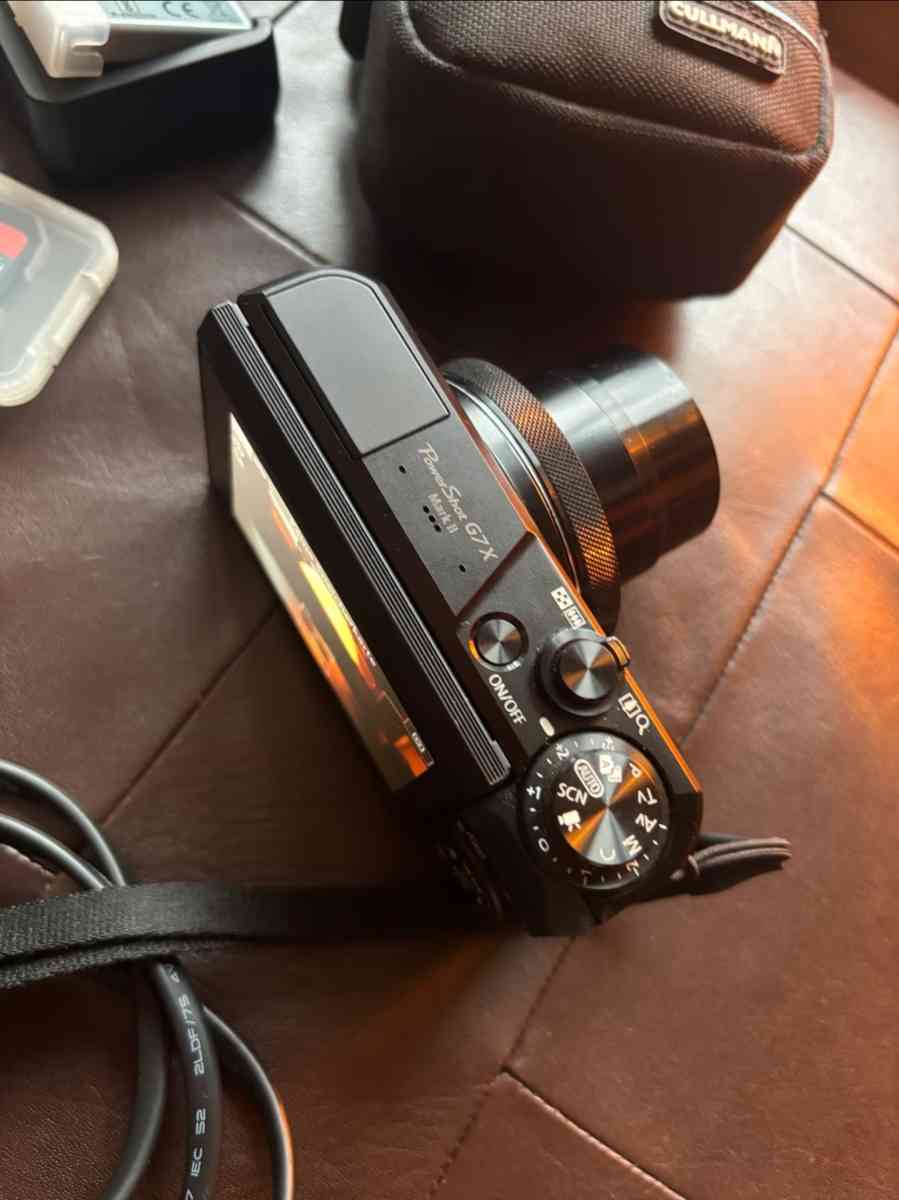Canon powershot g7x mark II Bundle - Milwaukee, Wisconsin - FleaMarketBay