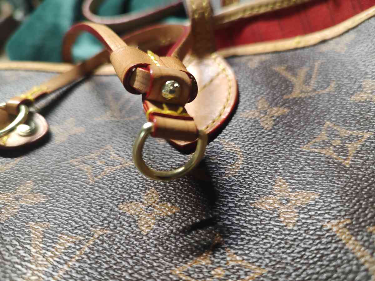 Large Louis Vuitton Neverfull shoulder bag - Saint Louis, Missouri - FleaMarketBay