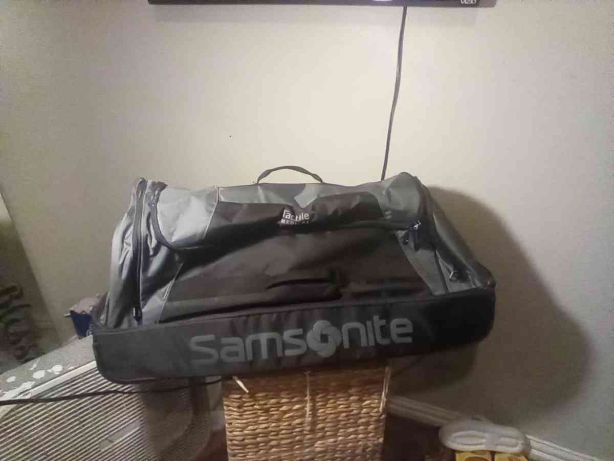 NWT Samsonite Wheeled Duffle Bag - Dallas, Texas - FleaMarketBay