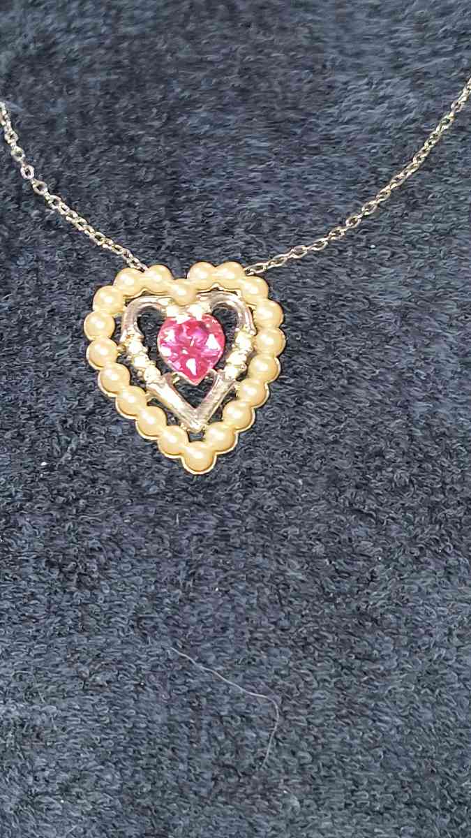 Vintage Avon Pink Heart Necklace - Greenville, Illinois - FleaMarketBay