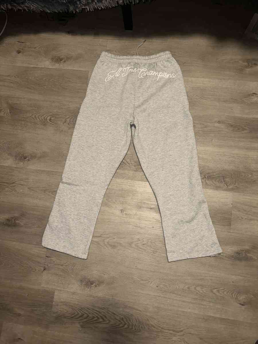 Grey sweatpants - Fall River, Massachusetts - FleaMarketBay