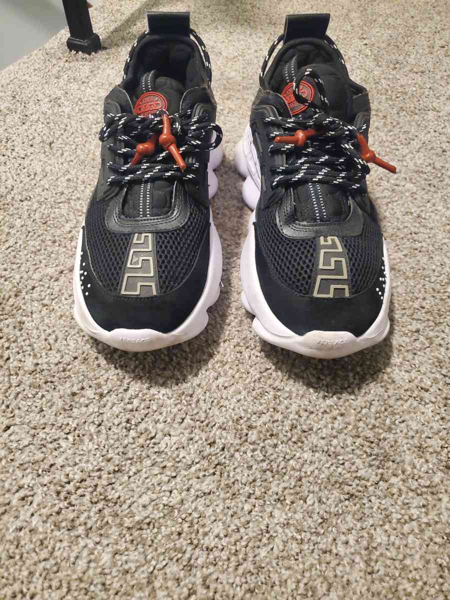 Versace chain reaction