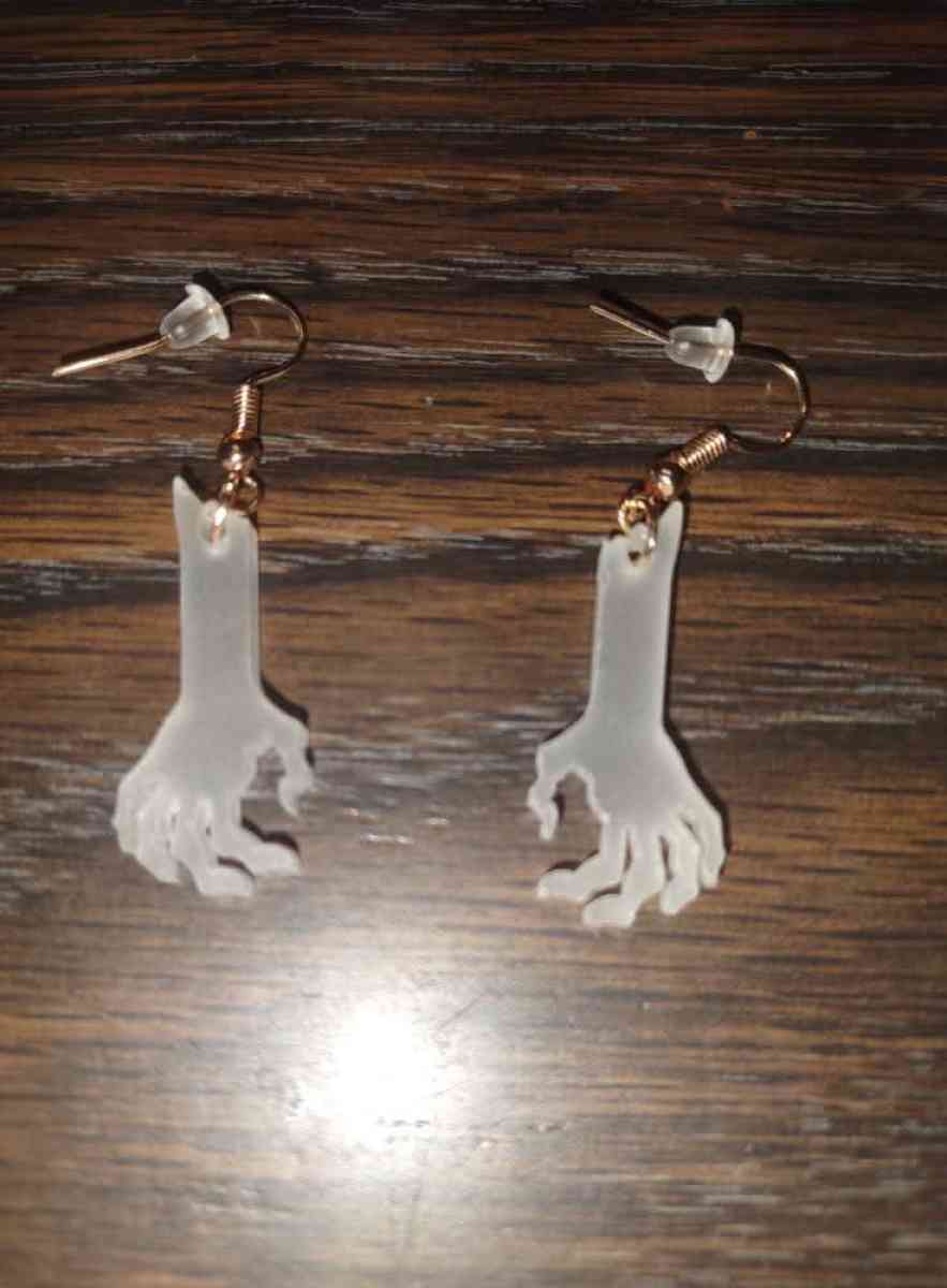 glow in the dark earrings set - Detroit, Maine - FleaMarketBay