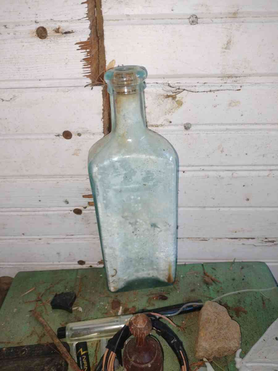 Hoods Sarsaparilla bottle - Winlock, Washington - FleaMarketBay