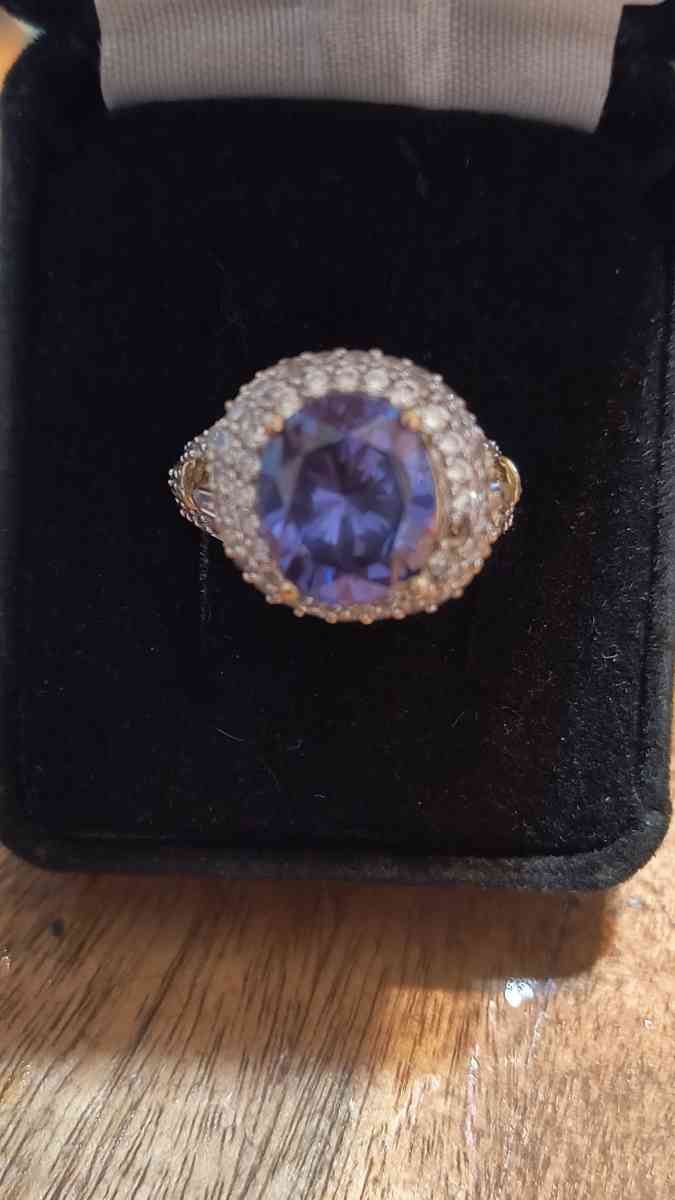 Stunning Cocktail Ring - Greenville, Illinois - FleaMarketBay