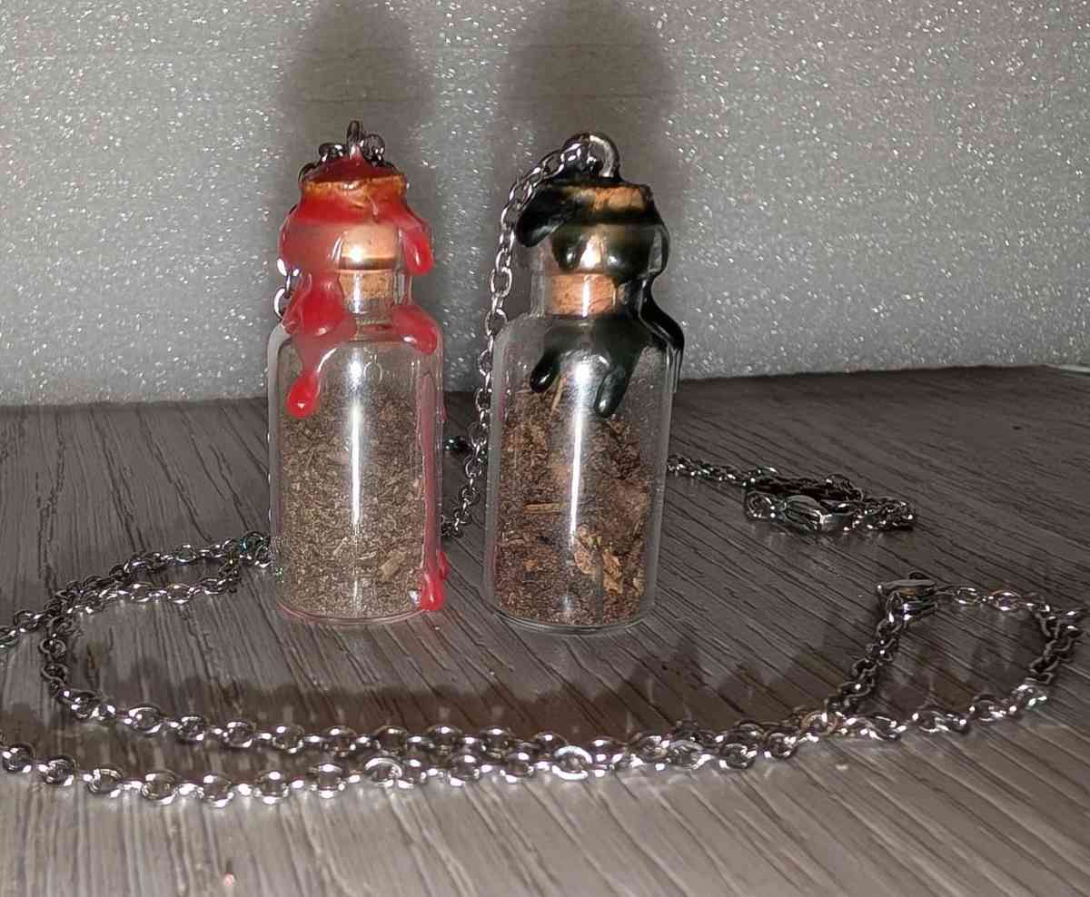 necklaces Salem dirt - Falls Church, Virginia - FleaMarketBay